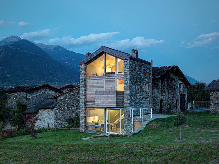 S.V. House. Сельский дом у подножия итальянских Альп Дом в Италии у подножия Альп