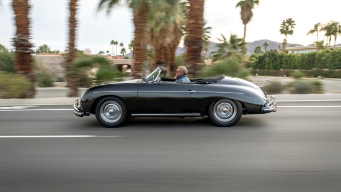 Черный Porsche 356 Speedster 1956 года Черный Porsche 356 Speedster 1956 года