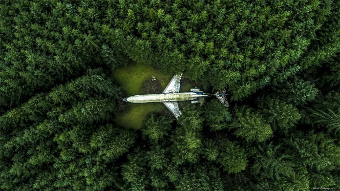 Самолет в лесу. Фотографии-победители конкурса аэро-фото SkyPixel Photo Contest 2017