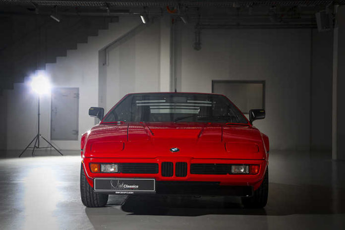 Красный раритетный BMW M1 Красный раритетный BMW M1