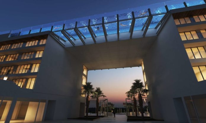 Подвесной бассейн на крыше отеля Calvia Beach The Plaza, Майорка Подвесной бассейн на крыше отеля Calvia Beach The Plaza, Майорка