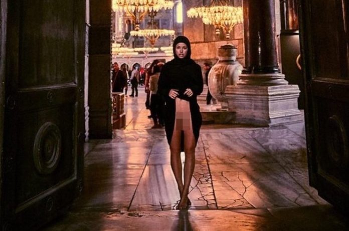 Мариса Папен в Софийском соборе в Стамбуле Мариса Папен в Софийском соборе в Стамбуле